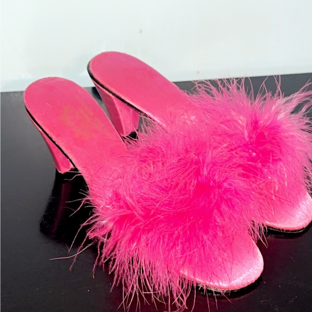 Vintage pink feather heels